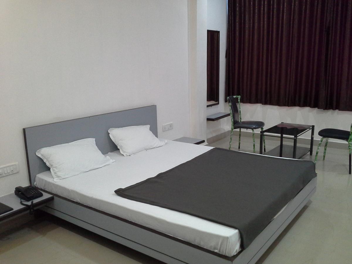 Galaxy Vaibhav Hotel Vasai Exterior foto