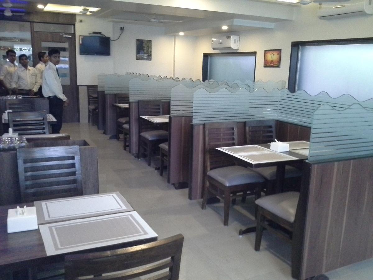 Galaxy Vaibhav Hotel Vasai Exterior foto