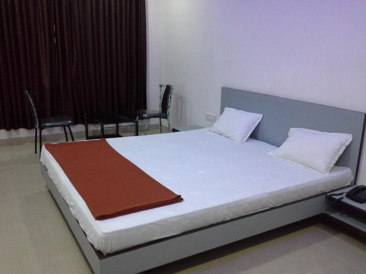 Galaxy Vaibhav Hotel Vasai Exterior foto